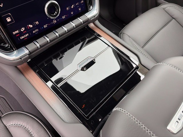 New 2026 GMC Yukon Denali w/ Denali Reserve Package AWD/4WD image 27