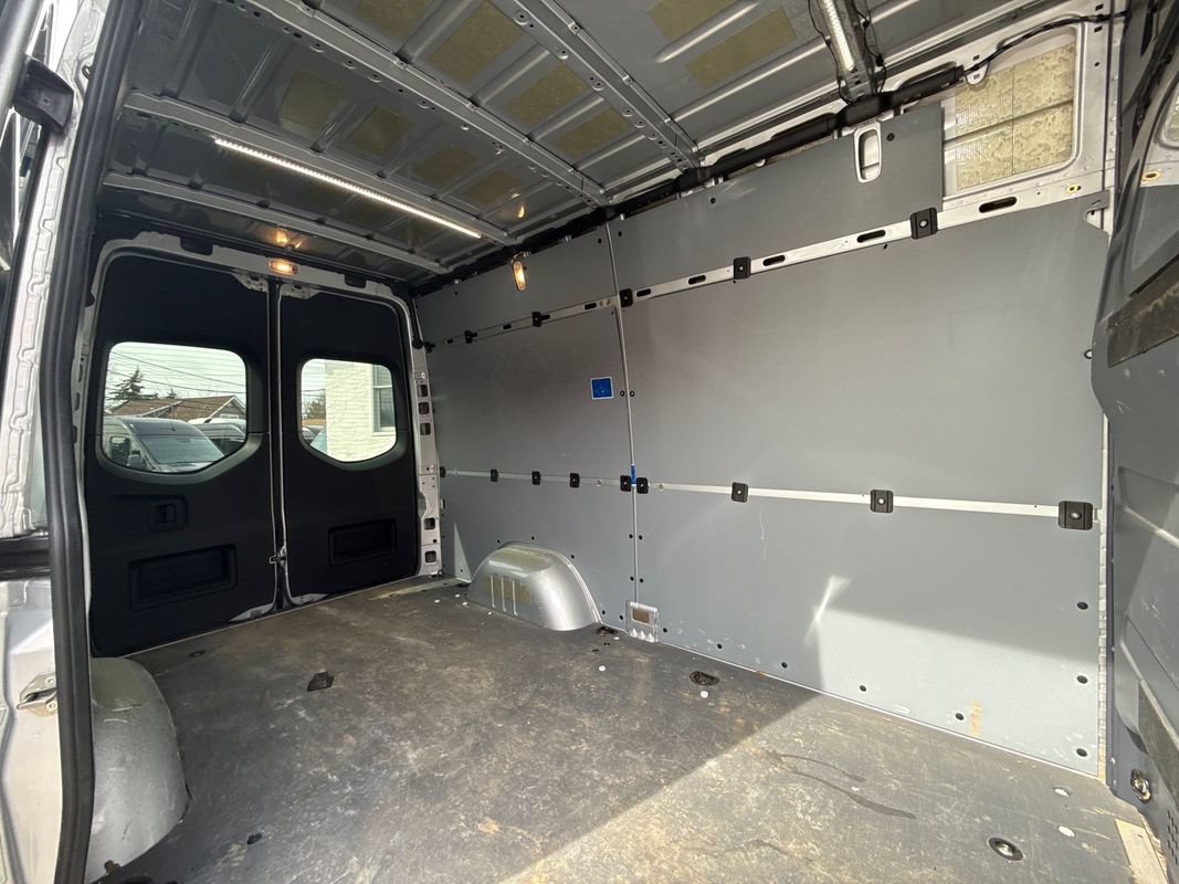 Used 2021 Mercedes-Benz Sprinter 2500 image 25