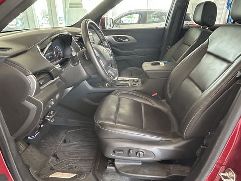Used 2023 Chevrolet Traverse LT w/ LPO, Floor Liner Package AWD/4WD image 2