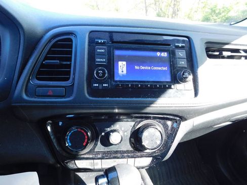 Used 2018 Honda HR-V LX image 9