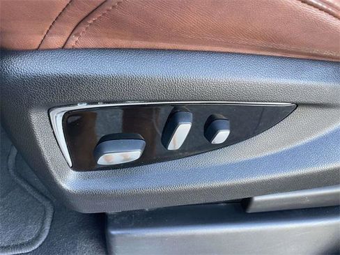 Used 2019 Cadillac Escalade Premium Luxury image 14