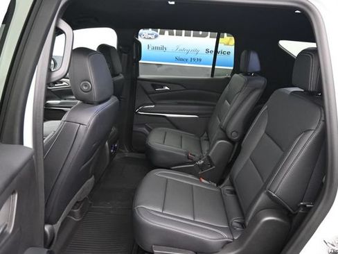 New 2027 Chevrolet Traverse LT w/ LPO, Floor Liner Package FWD image 10