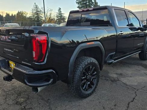 Used 2023 GMC Sierra 3500 Denali w/ Denali Black Diamond Edition image 4
