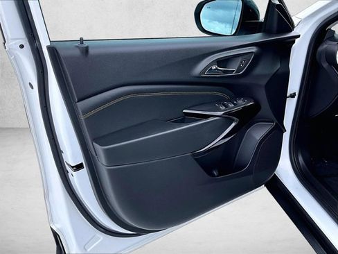 Used 2024 Chevrolet Trax ACTIV w/ Sunroof Package image 18