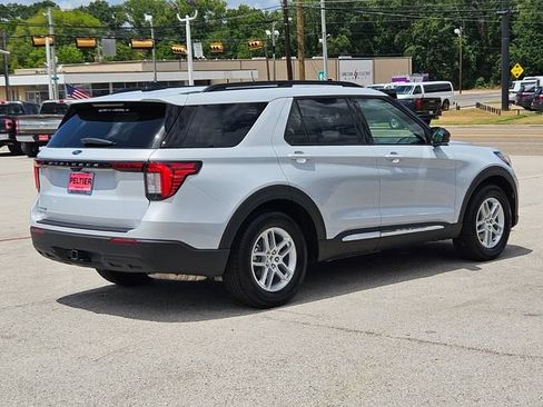 Used 2025 Ford Explorer Active RWD image 4