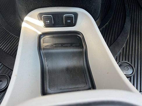 Used 2018 Chrysler Pacifica Touring-L Plus FWD image 36