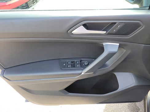 Used 2020 Volkswagen Tiguan SE image 19