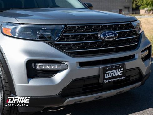 Used 2024 Ford Explorer XLT w/ Equipment Group 202A image 3