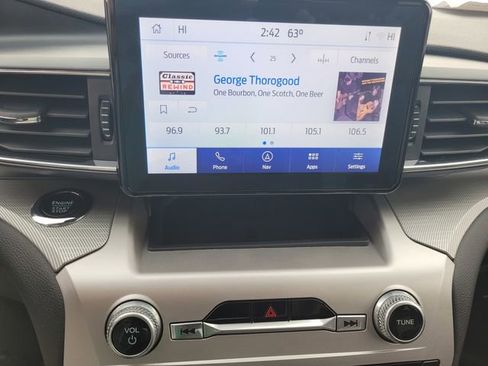 Certified 2022 Ford Explorer XLT w/ Equipment Group 202A image 23