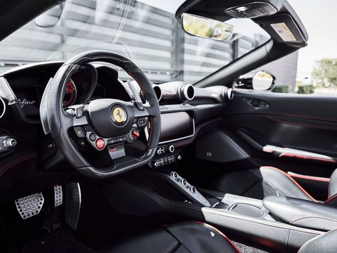 Used 2020 Ferrari Portofino RWD image 2