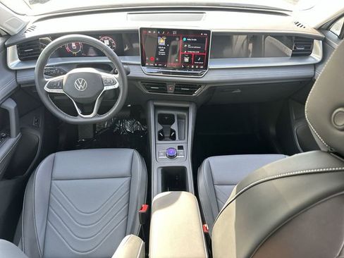 New 2025 Volkswagen Tiguan SE image 27