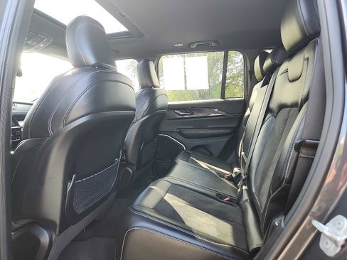 Used 2022 Jeep Grand Cherokee Altitude image 10