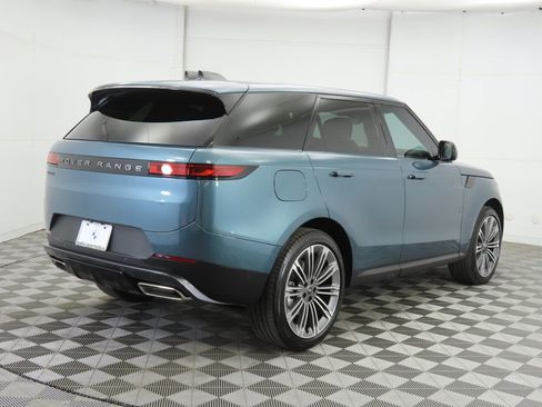 Used 2025 Land Rover Range Rover Sport SE image 5