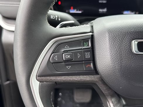 Used 2024 Jeep Grand Cherokee Limited image 10