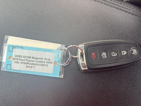 Used 2018 Ford Taurus Limited AWD/4WD image 21