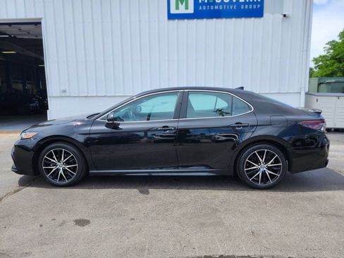 Used 2024 Toyota Camry SE w/ Cold Weather Package AWD/4WD image 2