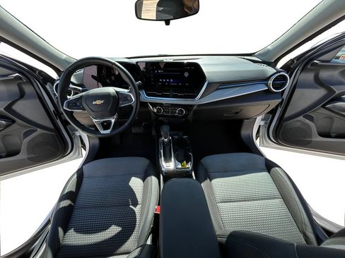 Used 2025 Chevrolet Trax LT w/ LT Convenience Package FWD image 13
