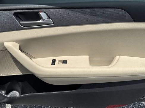Used 2017 Hyundai Sonata SE FWD image 14