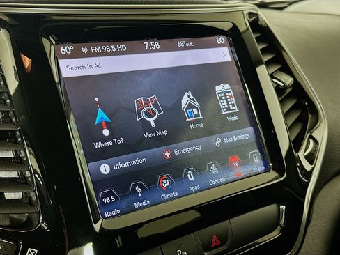 Used 2019 Jeep Cherokee Limited image 22