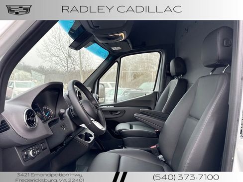 Used 2024 Mercedes-Benz eSprinter 170 Cargo image 3