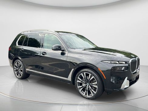 Certified 2025 BMW X7 xDrive40i w/ Premium Package AWD/4WD image 2