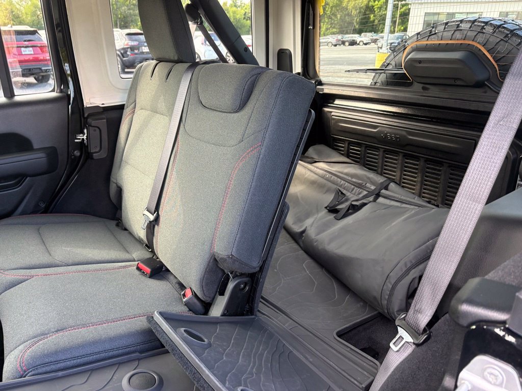 Used 2024 Jeep Wrangler Unlimited Rubicon w/ Convenience Group AWD/4WD image 21