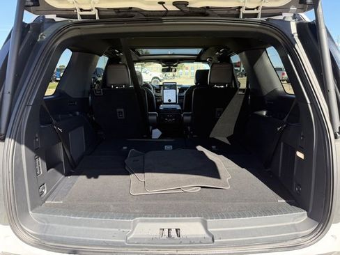 Used 2024 Ford Expedition Platinum image 7