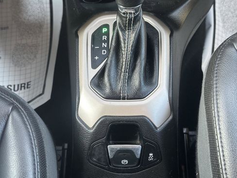 Used 2015 Jeep Renegade Limited image 20