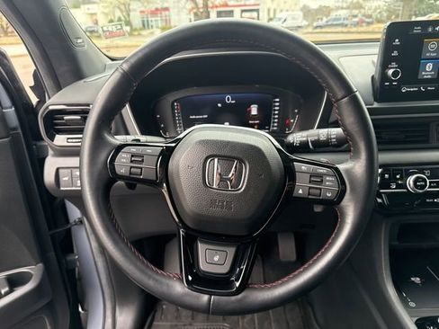 Used 2025 Honda Pilot Black Edition image 29