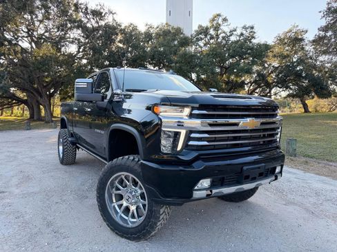 Used 2023 Chevrolet Silverado 2500 High Country w/ Safety Package II image 2