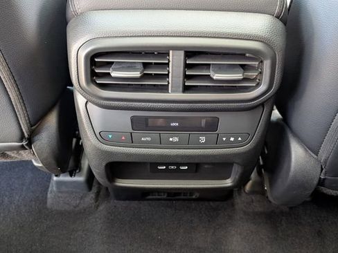 Used 2025 Honda Pilot Touring image 18