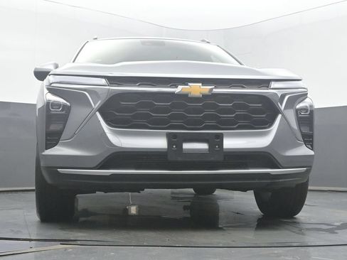 Used 2025 Chevrolet Trax LT w/ LT Convenience Package FWD image 46
