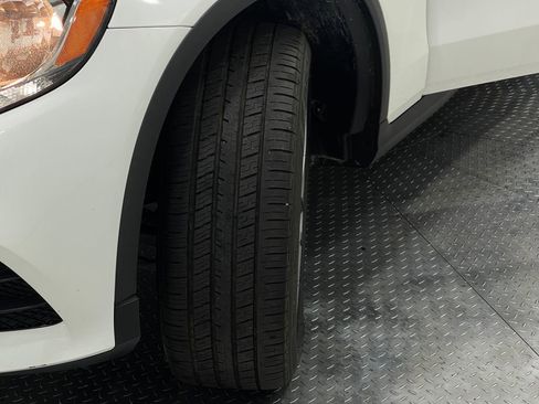 Used 2017 Mercedes-Benz GLC 300 4MATIC image 37