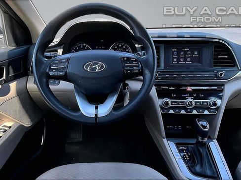 Used 2020 Hyundai Elantra SE FWD image 5