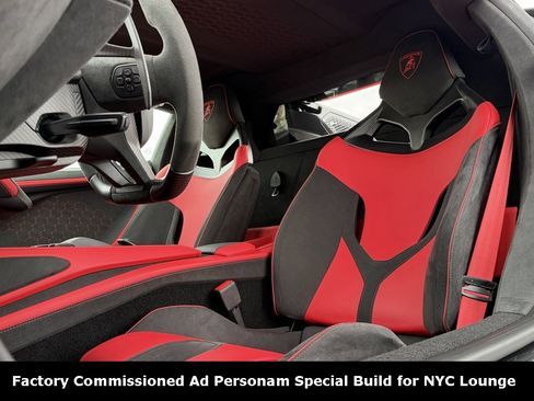 Used 2024 Lamborghini Revuelto image 40