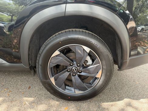 Used 2025 Nissan Rogue SV FWD image 31