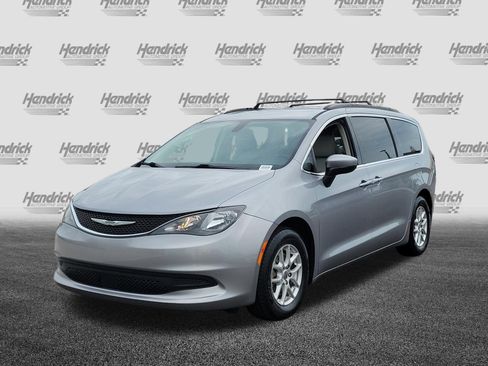 Used 2021 Chrysler Voyager Lxi FWD image 3