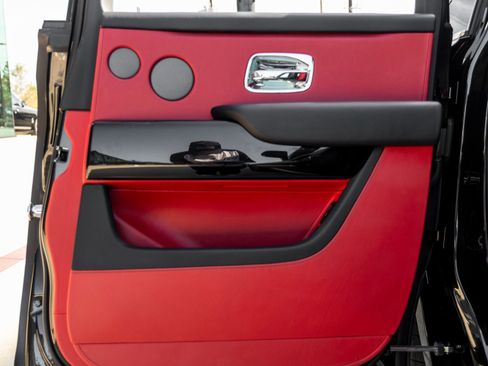 Used 2023 Rolls-Royce Cullinan image 42