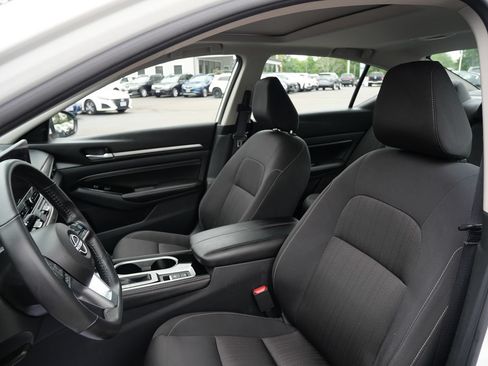 Used 2023 Nissan Altima 2.5 SV w/ SV Premium Package FWD image 11