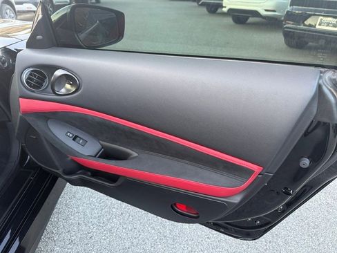 Used 2024 Nissan Z Performance w/ Floor Mat Package image 29