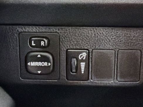 Used 2016 Toyota RAV4 LE FWD image 12