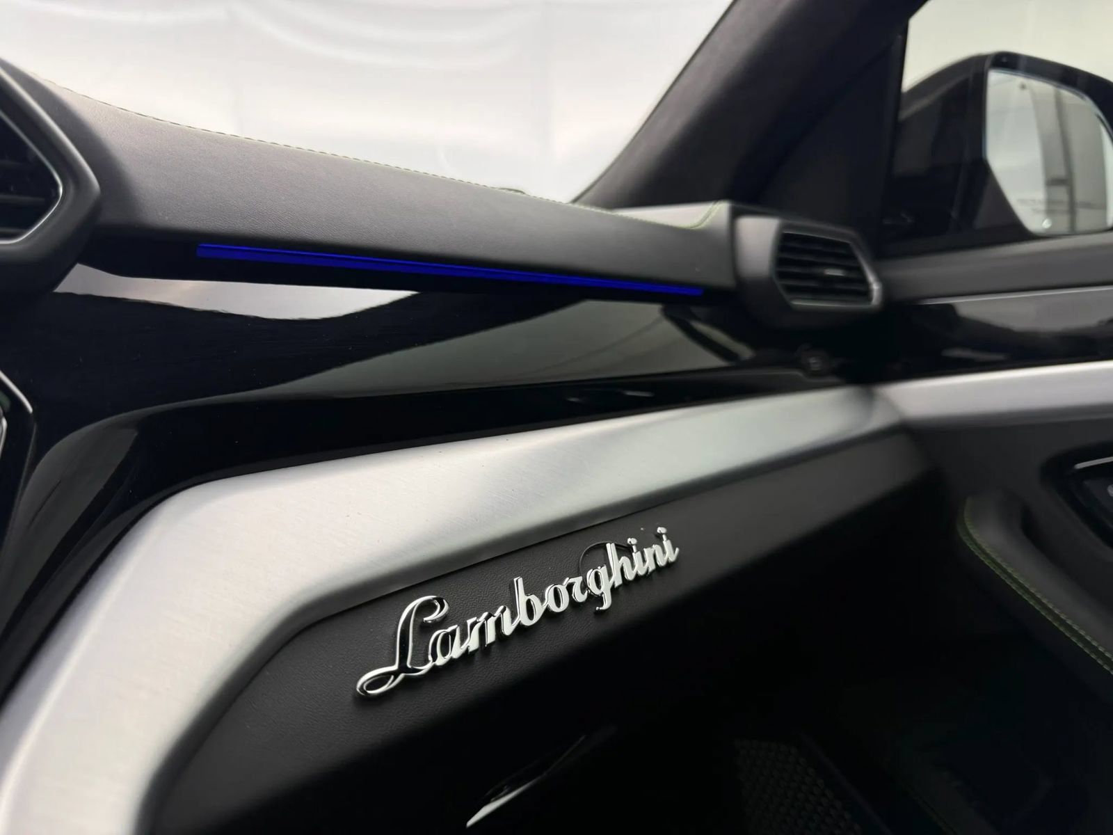 Used 2022 Lamborghini Urus AWD/4WD image 53