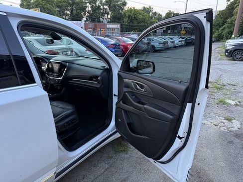 Used 2018 Chevrolet Traverse Premier w/ Driver Confidence II Package FWD image 18