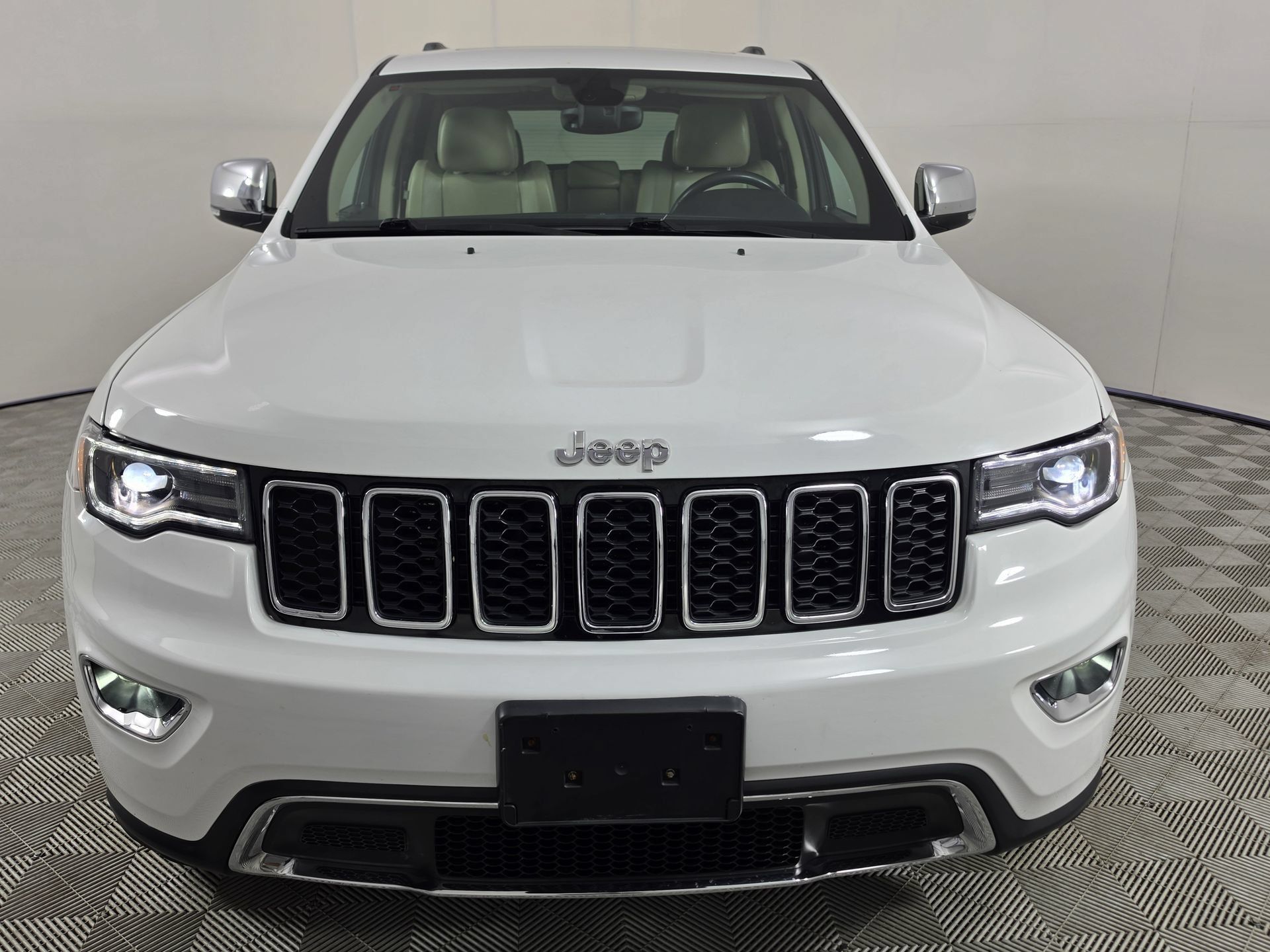 Used 2018 Jeep Grand Cherokee Limited w/ Luxury Group II AWD/4WD image 2