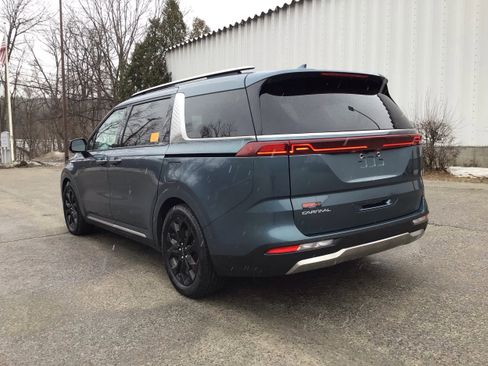 Used 2023 Kia Carnival SX Prestige image 6