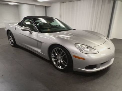 Used 2005 Chevrolet Corvette Convertible w/ Preferred Equipment Group RWD image 2