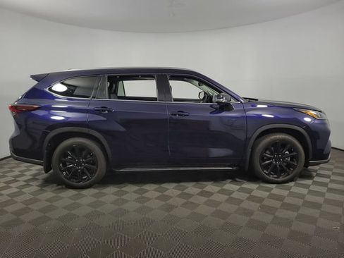 Used 2024 Toyota Highlander Limited FWD image 10