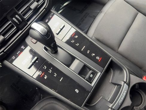 Used 2022 Porsche Macan image 63