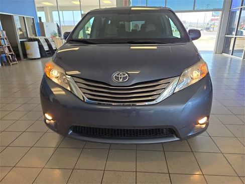 Used 2015 Toyota Sienna L image 3