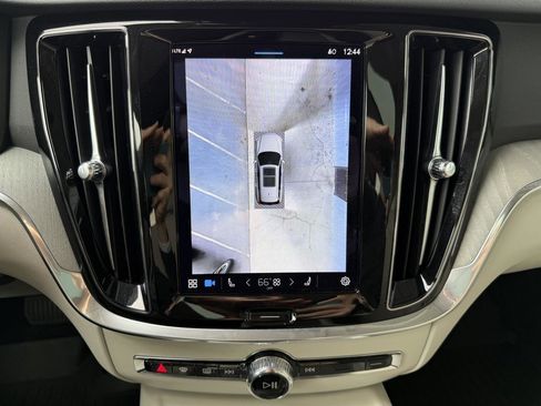 Used 2024 Volvo V60 B5 Cross Country Plus image 16